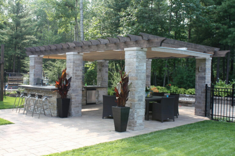 The Craft Behind the Shade: What Sets Pro Pergola Builders Apart